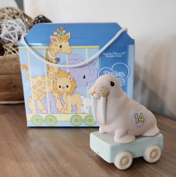 Precious Moments Birthday Series Walrus Age 14 Figurine Excellent - Picture 11 of 16